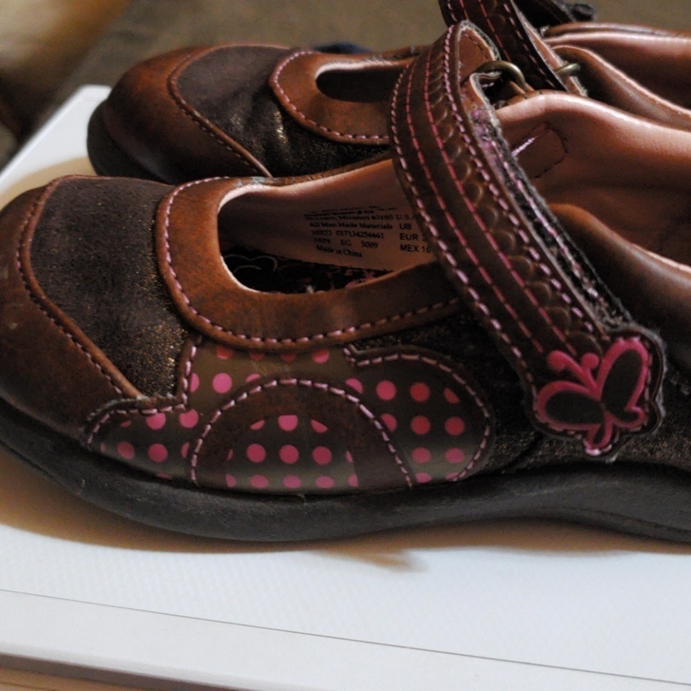 Little girl brown shoes